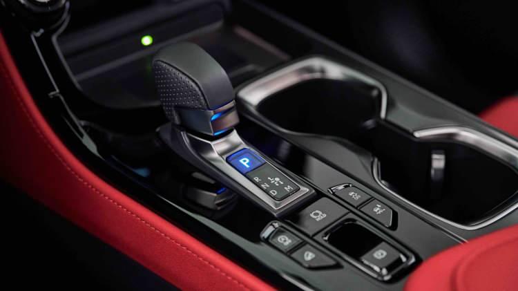 <p>Yeni Lexus NX'in 350h versiyonunda 2.5 litre motora sahip dördüncü nesil hibrit sistem kullanılıyor. </p>
