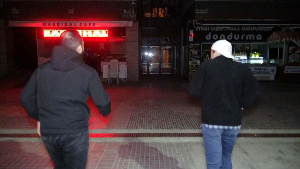 <p>Burada davul çalınmaz, vatandaşlar 'pilava pilava' diyerek zillerine basarak uyandırılır. </p>
