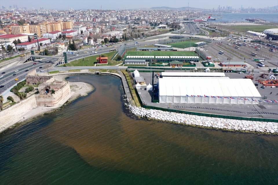 <p>Vatandaşlardan Enes Yılmaz, kirlilikten dolayı rahatsız olduğunu, yetkililerin acil önlem alması gerektiğini ifade etti.</p>

<p> </p>
