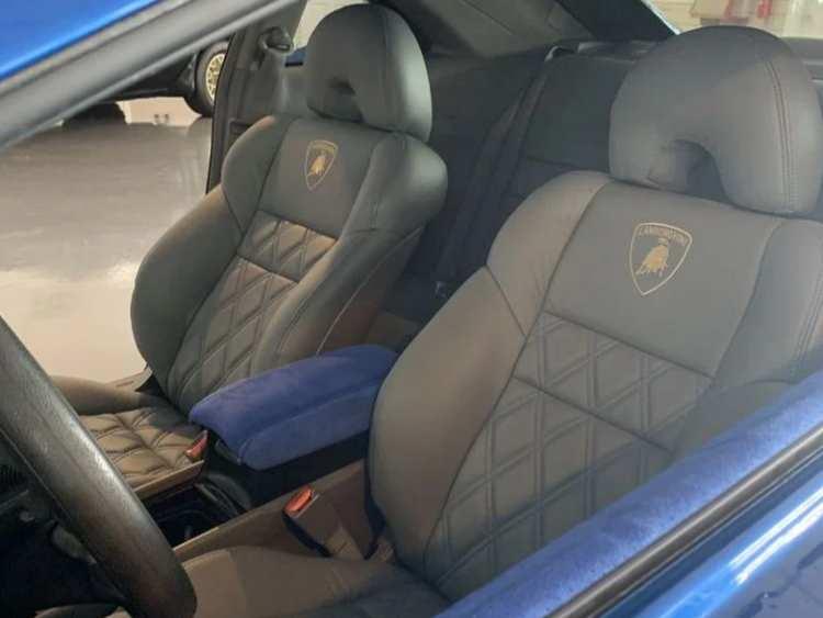 <p>ABD'nin Georgia eyaletinde yer alan Atlanta kentinde 2009 model Honda Civic sahibi bir kişi aracını Lamborghini'ye dönüştürdü.</p>
