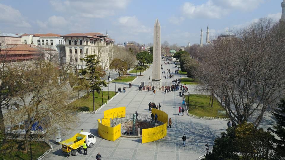 <p>19'uncu yüzyılda yapılan bir kazıda da yılanbaşlarından bir tanesi bulunuyor ve Arkeoloji Müzesi'ne götürülüyor" dedi. </p>
<p> </p>
<p> </p>