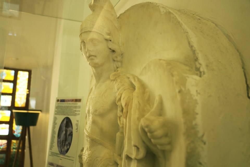 <p>Özellikle tarihi esere Rus turistlerin ilgi gösterdiğini dile getiren Gürbüzoğlu, şöyle konuştu:<br />
<br />
“Misafirlerimizin çok ilgisini çekiyor. Özellikle yabancı uyruklu Rusya’dan gelen bunun daha anlamlı olduklarını bildikleri için daha da özellikle bakıyorlar. Daha da ilgileniyorlar.</p>
