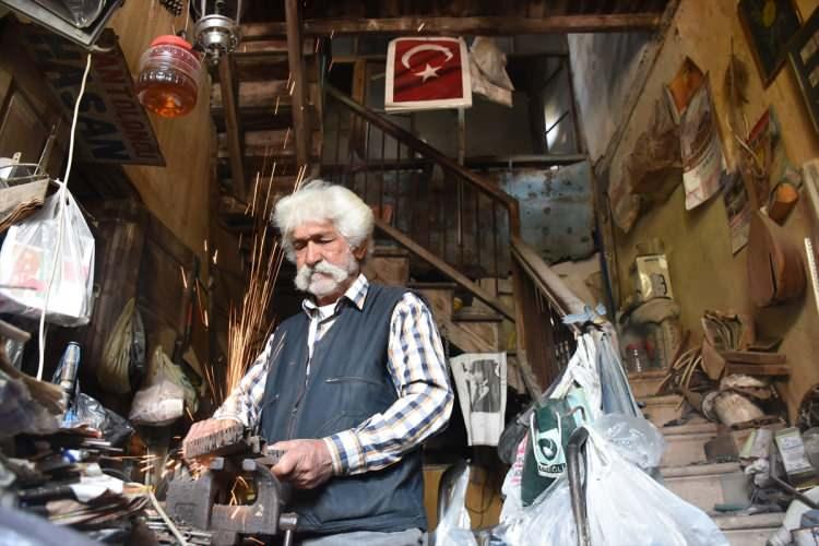 <p>Bugüne kadar çok sayıda çırak yetiştirdiğini dile getiren Yoldaş, atölyesinin mesleğin inceliklerini öğrenmek isteyen gençlere her zaman açık olduğunu söyledi.</p>

<p> </p>
