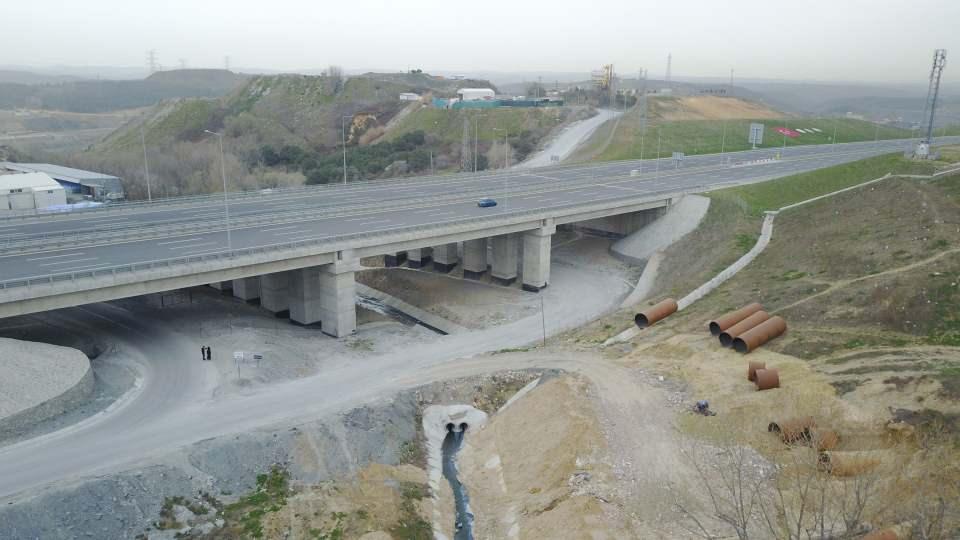 <p>Yaklaşık 5-6 yıldan beri bunu görüyorum. Daha önce de yetkililer inceleme yaptı, kot fabrikasında birkaç ay ara verildi.</p>

