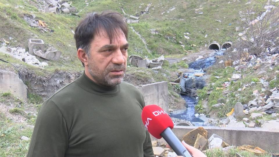 <p><strong>AŞIRI DERECEDE KOKU YAYIYOR </strong></p>

<p>Yaklaşık 10 senedir Sultangazi'de esnaf olan Hasan Tamar, kötü kokulardan rahatsız olduğuna dikkat çekerek, "Bazen aşırı derecede koku yayıyor. Rüzgar bizden tarafa geldiği zaman kokusundan rahatsız oluyoruz. </p>
