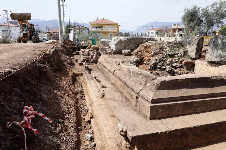 <p>Alanda yapılan incelemeler sonucunda arkeolojik kazı başlatıldı.</p>

<p> </p>
