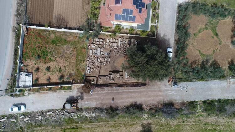 <p>Milattan sonra 2 veya 3'üncü yüzyıla ait olduğu değerlendirilen mezarlık alanında çalışmalar titizlikle sürüyor.</p>
<p> </p>
