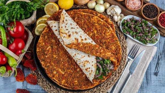 <p><strong>LAHMACUN</strong></p>
