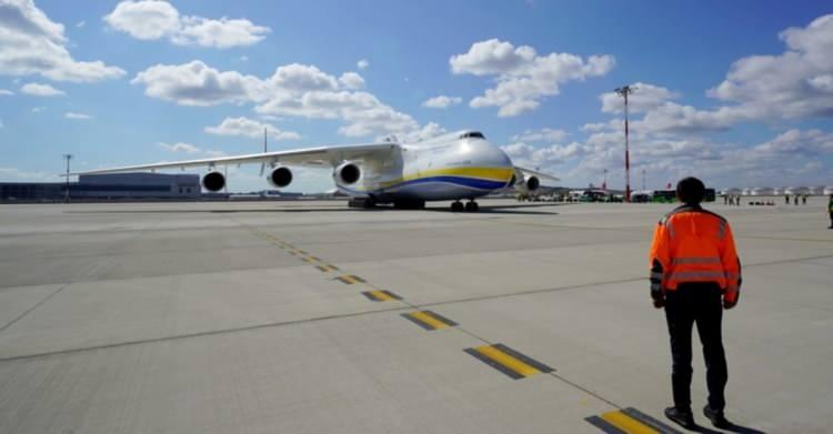 <p>Birçok kez Türkiye'ye iniş yapan Antonov-225 Mriya, son olarak Ekim 2021'de İstanbul'a gelmiş ve yakıt ikmali yapmıştı.</p>
