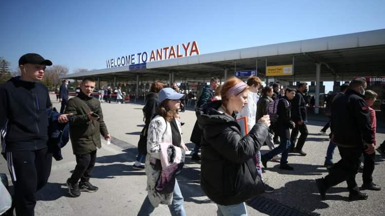 <p><strong>Türkiye, Ukrayna`daki Türk vatandaşlarının tahliyesi için yoğun çalışma yürütürken aynı zamanda Ukrayna`daki yetim çocukların tahliyesi için de harekete geçti.</strong></p>
<p> </p>