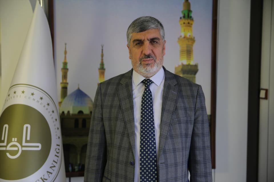 <p><strong>- "2 yıl aradan sonra coşkuyla ibadetimizi yapacağız"</strong></p>

<p>İl Müftüsü Ramazan Tolan, AA muhabirine, ramazanda insanların rahat şekilde ibadetlerini yapabilmesi için hazırlıkları tamamladıklarını söyledi.</p>

<p> </p>
