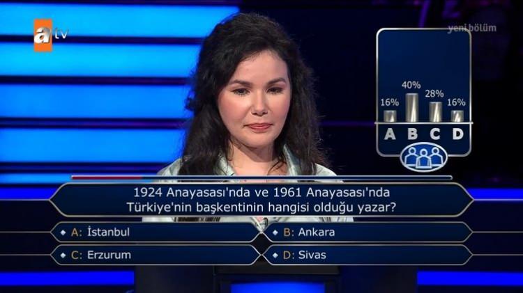 <p>Dördüncü soruda Coşkun'un karşısına, "1924 Anayasası'nda ve 1961 Anayasası'nda Türkiye'nin başkentinin hangisi olduğu yazar?" sorusu çıktı.</p>

<p> </p>
