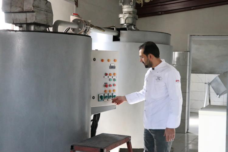 <p>Ayaz, aracı firmalarla Kırgızistan, Kazakistan, Bulgaristan ve Azerbaycan'a ihracat yaptıklarını, olumlu dönüşler aldıklarını ve dış satıma ağırlık verdiklerini ifade etti.</p>