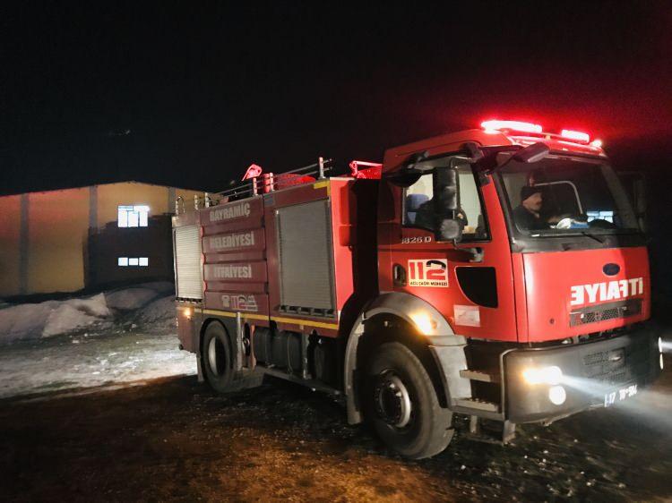 <p>- "BELLİ BİR MESAFE KAT ETTİK AMA HENÜZ 'KONTROL ALTINA ALDİK' DİYEMIYORUZ"</p>

<p> </p>

<p>Çanakkale Orman Bölge Müdürü Demirci de bölgede saatteki hızı 30 kilometrenin üzerinde bir rüzgar olduğunu dile getirdi.</p>
