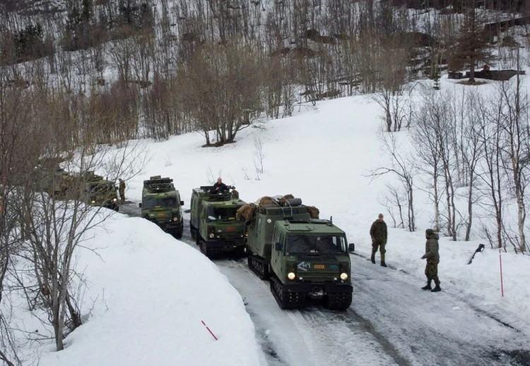 <p>NATO, Rusya'nın komşusu Norveç'te soğuk hava koşullarında kara, hava, deniz tatbikatlarından oluşan son 30 yılın en büyüğü niteliğindeki operasyonuna devam ediyor.</p>
