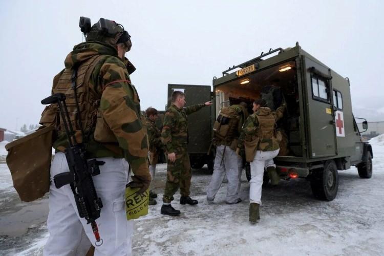<p>Amerikalı ve Norveçli yetkililer, kazanın kötü hava koşullarında gerçekleştiğini ancak nedeniyle ilgili araştırmanın sürdüğünü belirtti.</p>

<p> </p>
