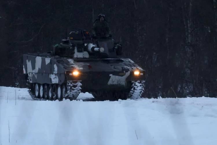 <p><strong>Kuzey Kutbu'nun NATO için stratejik öneme sahip bir bölge olduğunu ve son yıllarda bölgede Rus askeri faaliyetlerinde önemli bir artış olduğunu söyleyen Stoltenberg, "NATO'nun bölgedeki varlığının bir çatışmayı kışkırtmak değil, çatışmayı önlemek ve barışı korumak olduğunu" vurguladı.</strong></p>
