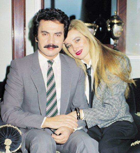 <p><span style="color:#800080"><strong>Odatv'ye konuşan usta sanatçı Orhan Gencebay'ın eşi Sevim Emre, "Orhan Gencebay da Cüneyt Arkın da bu ülkenin büyük değerleri. Cüneyt abi de Kanal D'de 'Ben öyle birşey söylemedim' dedi. O da böyle bir şey söyledikten sonra bizim de yapmamız gereken bir şey yok. O yüzden dava açmaktan vazgeçtik. Üç günlük dünya kimse kimseyi üzmemeli" şeklinde konuştu.</strong></span></p>