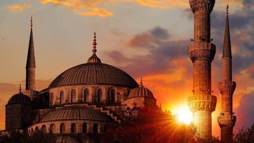 <p>Müslümanlar için büyük öneme sahip üç aylardan ramazan 2 Nisan'da başlayacak. İlk teravih namazı 1 Nisan Cuma kılınacak, Kur'an-ı Kerim'de "Bin aydan daha hayırlı" olduğu bildirilen Kadir Gecesi 27 Nisan'da, Ramazan Bayramı ise 2 Mayıs'ta idrak edilecek. Peki İstanbul, Ankara, İzmir ve il il sahur ve iftar saati kaçta? İşte il il Ramazan imsakiyesi...</p>

<p> </p>
