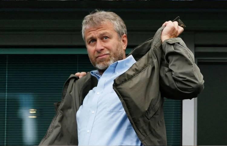 <p>Rus oligark Roman Abramovich üç yaşında yetim kaldı ama dünyanın en zengin insanlarından biri oldu. BBC'nin haberine göre, şimdi Abramovich’in Rusya Devlet Başkanı Vladimir Putin ile olan bağlantıları, onun işlerini ve itibarını elinden almak üzere...</p>
