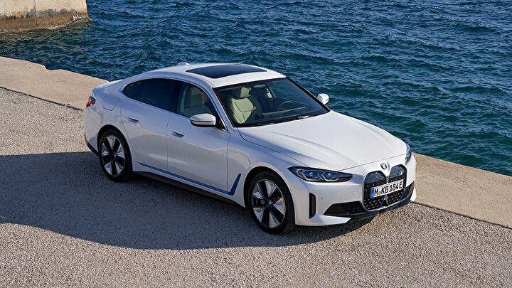 <p>2022 BMW i4'ün eDrive40 versiyonu, M Sport tasarım paketiyle <strong>1 milyon 892 bin 900 TL'</strong>den satışa sunuluyor.</p>
