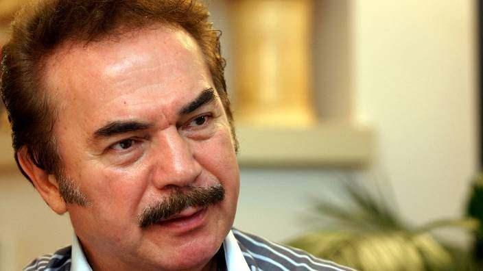 <p><span style="color:#800080"><strong>Çok sevdiğim takdir ettiğim bir oyuncu Kemal Sunal. Cüney Arkın, neden bana iğrenç davranıyor.</strong></span></p>