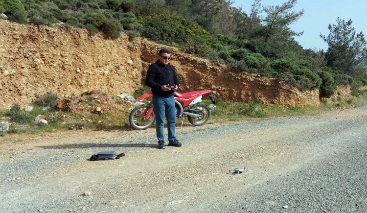 <p>Mobil GPS cihazından şimdilik bir tane aldığını ve sürüdeki lider keçilerden birinin boynuna bu cihazı taktığını anlatan Çoban, şöyle konuştu:</p>
