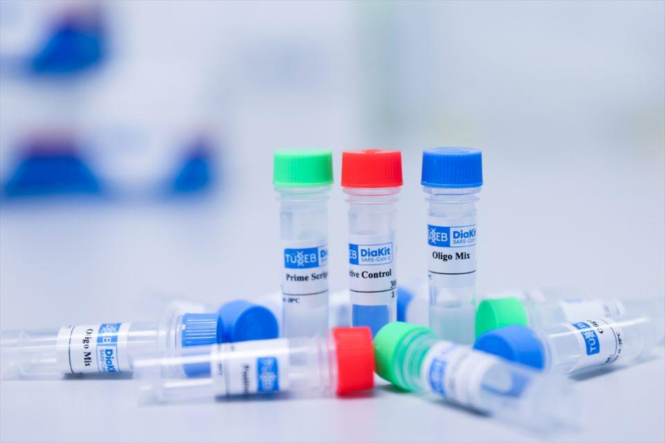 <p>Ondan sonraki süreçte kendileri nasıl takdir ederse ihtiyaç olan hastanelere bunları gönderir. Diğer kitlerin yanında TÜSEB DiaKit de test çalışmalarında kullanılmış olacak bu şekilde. Bu hafta işlemler tamamlanmış olur. Önümüzdeki pazartesiden (11 Nisan) itibaren kullanılmaya başlanır." bilgisini verdi.</p>
<p> </p>