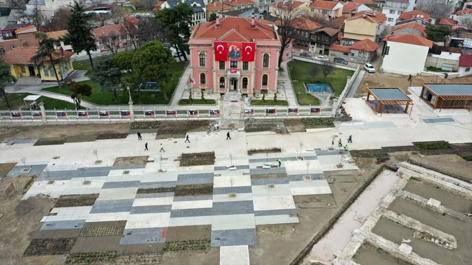 <p>Mimar Sinan'ın mimarlık tarihine damgasını vuran eseri Selimiye Camisi çevresinde Cumhurbaşkanı Recep Tayyip Erdoğan'ın talimatıyla geçen yıl ekim ayında başlanan çalışmalarda sona gelindi.</p>

<p> </p>

