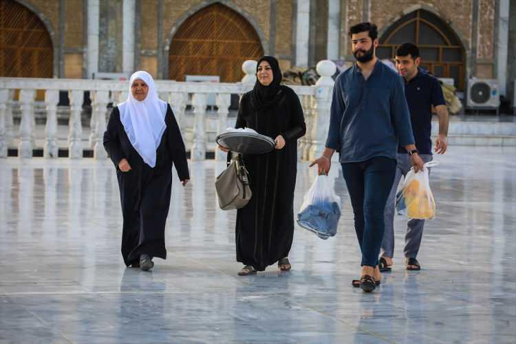<p>Yanlarında getirdikleri yiyeceklerle Abdulkadir Geylani Külliyesi'nde kurdukları yer sofralarında oruçlarını açan Bağdatlılar, bu manevi atmosferde dua ederek birlikte iftar etmenin keyfini yaşıyor.</p>

<p> </p>
