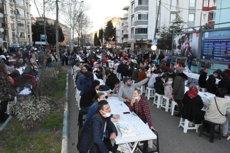 <p>Yüce mevlam bu güzel birlik ve beraberliğimizi daim eylesin. Yüce mevlam bu güzel ezanlarımızı semalarda dindirtmesin. Yüce mevlam al yıldızlı bayrağımızı yere indirtmesin. Yüce mevlam bu güzel toprakları düşman botuna çiğnetmesin diyorum. </p>
