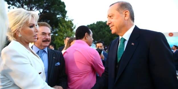 <p><strong>"MÜSAİTSEM HER DAVETE GİDİYORUM"</strong></p>

<p>Sabah gazetesinin haberine göre, Erdoğan'ın şahısları değil Türkiye'yi temsil ettiğini vurgulayan Pekkan, şu ifadelerle devam etti:</p>
