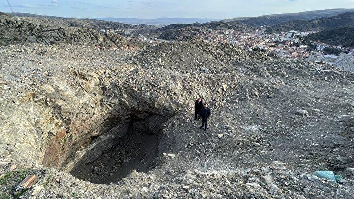 <p>İskilip Belediye Başkanı Ali Sülük, kuruldan gelecek karara göre çukurdaki çalışmaları yönlendireceklerini söyledi.</p>

<p> </p>
