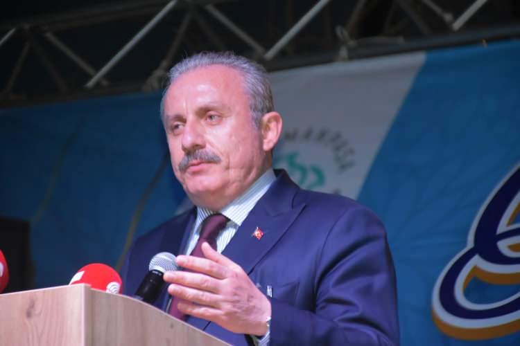 <p>Ramazan ayı özel bir ay. Tabii bu günleri vakitleri değerli kılan o vakitler içerisinde meydana gelen olaylardır işte Cenab-ı Allah Ramazan ayını diğer aylardan daha kıymetli bir ay olarak ifade ediyor. Bizler kendi kültürümüzde on bir ayın sultanı diyoruz Ramazan ayına. Niçin? Bunun sebebi de Kur’an-ı Kerim’de izah ediliyor. Bu ayda Kur’an-ı Kerim indirilmiştir. Kur’an-ı Kerim nazil olmuş, gelmiş. Dolayısıyla Kur’an ayı diyoruz.</p>