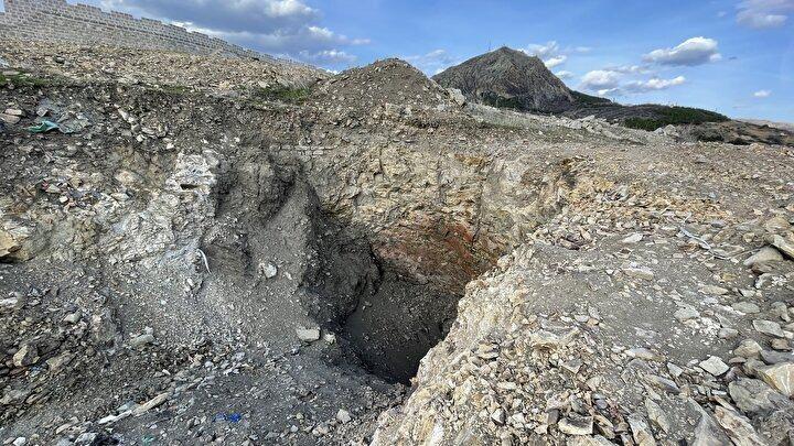 <p>Ekipler, çalışma sırasında tarihi kalıntıya rastladı ve çalışmaları durdurdu.</p>

<p> </p>
