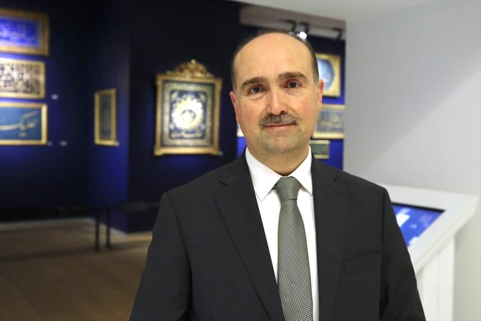 <p><em><strong>İslam Medeniyetleri Müzesi'nin de Büyük Çamlıca Camisi'nin "mütemmim bir cüzü" olduğunu dile getiren Yıldız, sözlerine şöyle devam etti:</strong></em></p>

<p>"Bu müzenin mesleğimiz açısından şöyle bir önemi var. 10 bin metrekare, müze olarak inşa edilmiş bir bina. Milli Saraylar veya diğer kurumların bünyesindeki gibi tarihi bir mekanda müzecilik yapılmıyor. </p>
