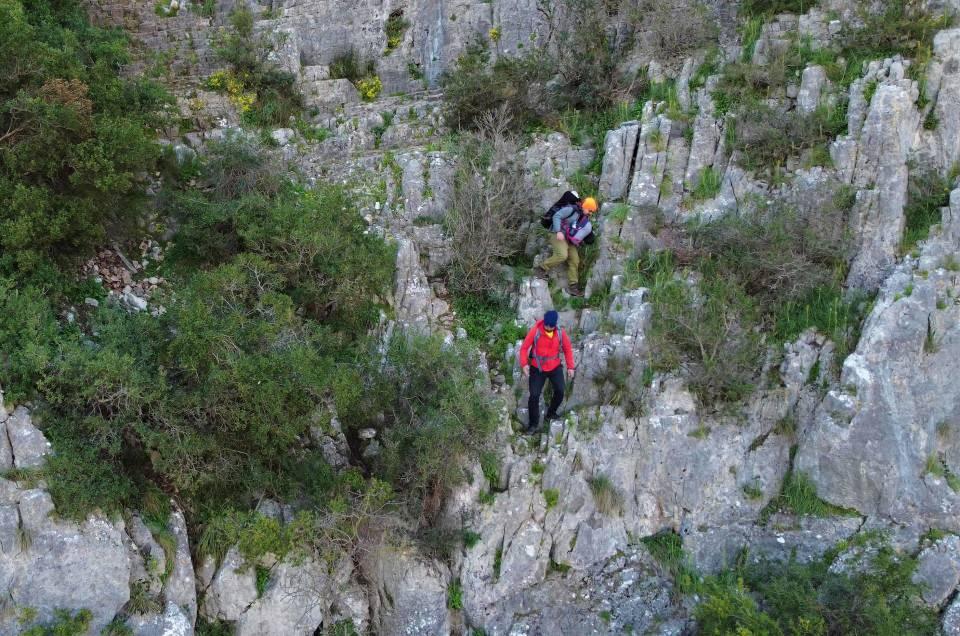 <p><strong>"Temiz hava alabileceğimiz bir yer"<br />
​</strong><br />
Arkadaşlarıyla birlikte İstanbul’dan tırmanış yapmak için Balllıkayalar Tabiat Parkı’na geldiklerini söyleyen Selin Gök, "Güzel bir yer, İstanbul’a yakın olması güzel. Günübirlik gelinebiliyor olması güzel. </p>
