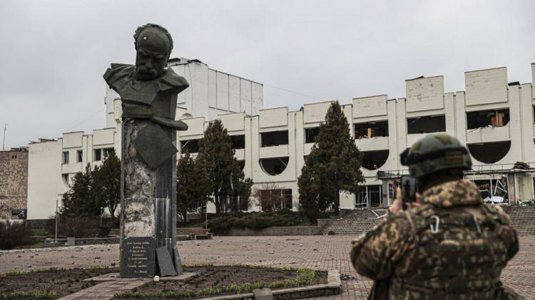 <p>KIEV-JITOMIR YOLU TANK MEZARLIĞINA DÖNÜŞTÜ</p>
