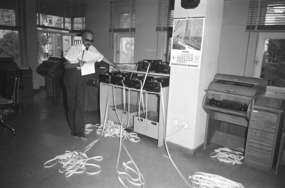 <p>1972 yıllarında Anadolu Ajansı Genel Müdürlüğü Teleks Servisi çalışanları.</p>
