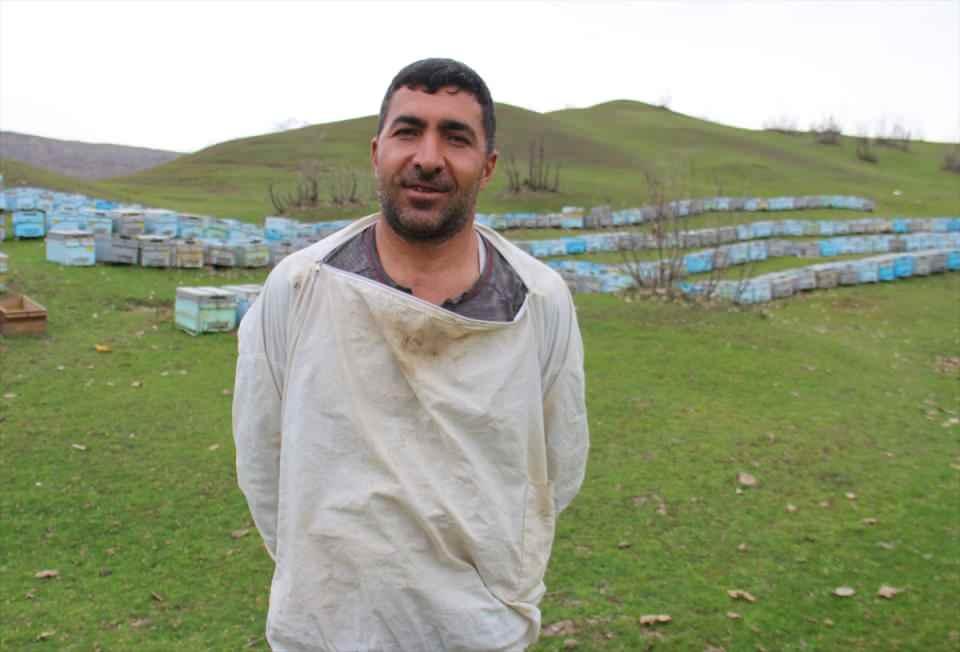 <p>Tarım ve Orman İl Müdürlüğünün desteği ile arı yetiştiriciliğinin her geçen yıl geliştiği kentlerden Hakkari'de aracılar, zorlu geçen kış koşullarının ardından sezonu açtı. </p>

<p> </p>
