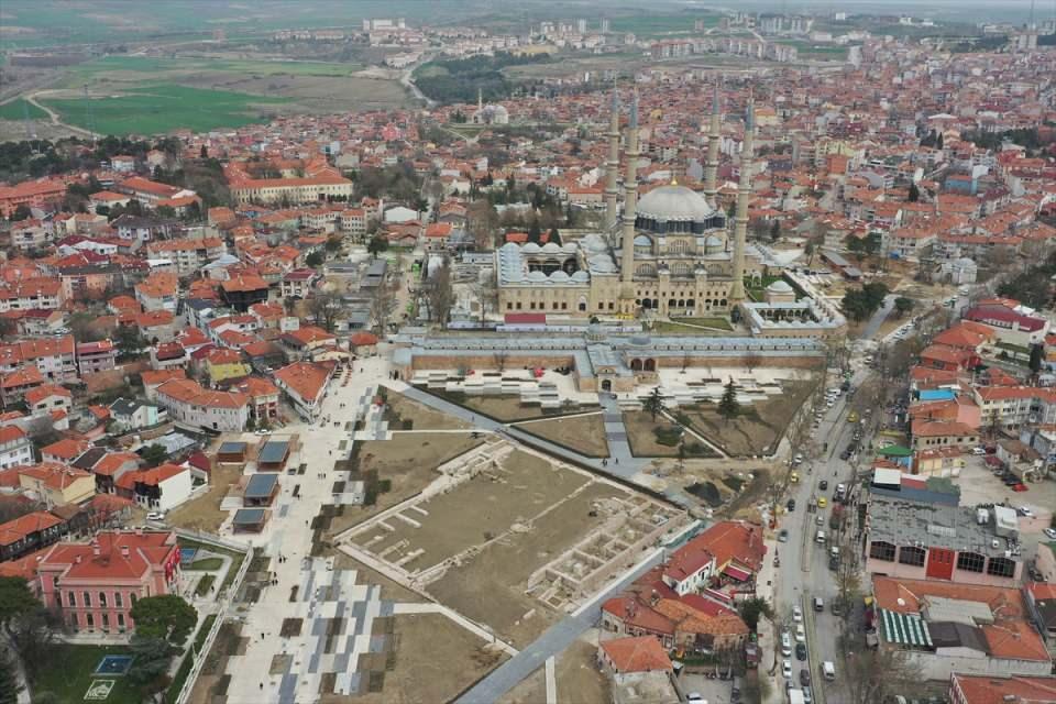 <p>Talepleri, Cumhurbaşkanı Erdoğan'a bizzat ilettiklerini dile getiren İba, "Kendisi her ricamızda olduğu gibi yine bizleri kırmadı. Çevre, Şehircilik ve İklim Değişikliği Bakanımıza durumu iletti ve Sayın Bakanımızın başkanlığında bir toplantı gerçekleştirdik. </p>

<p> </p>
