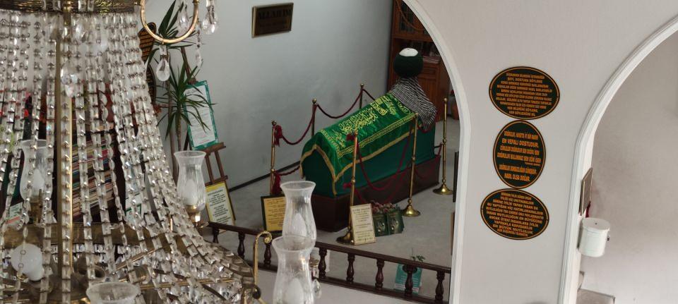 <p>Soyadı kanunuyla birlikte “Tezveren” soyadını alan ailenin üyeleri, yaklaşık 6 yıl önce boşaltılana kadar evde yaşamış.</p>
<p> </p>