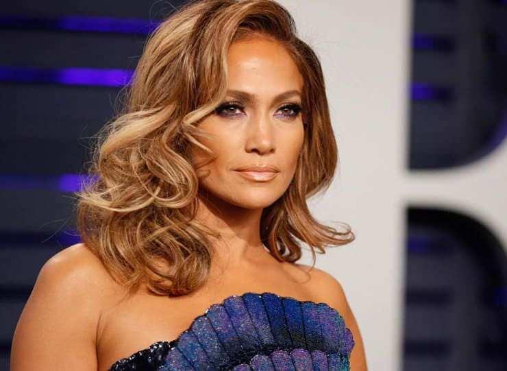<p><strong>Dünyaca ünlü yıldız Jennifer Lopez, sosyal medya hesabından paylaştığı videoda makyajsız halini ve cilt bakım rutini paylaştı. İşte Lopez!in çok merak edilen özel bakım sırları...</strong></p>

<p> </p>
