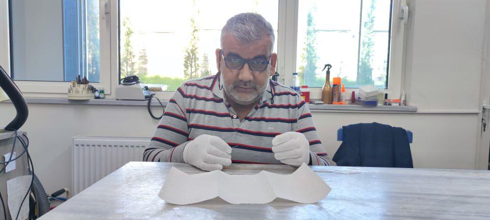 <p> Bu tespihten bugüne kadar 7-8 adet yaptık. Toplam altın miktarı 2,5-3 kiloyu buldu" dedi.</p>