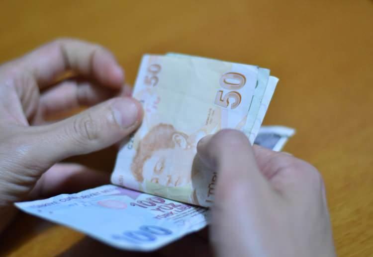 <p><strong>Tüm dünyada olduğu gibi Türkiye’nin de olağanüstü bir dönemden geçtiğine işaret eden bir Adalet ve Kalkınma Partisi yöneticisi ise Temmuz ayında asgari ücrete zammın kaçınılmaz olacağı görüşünde:</strong></p>
<p> </p>