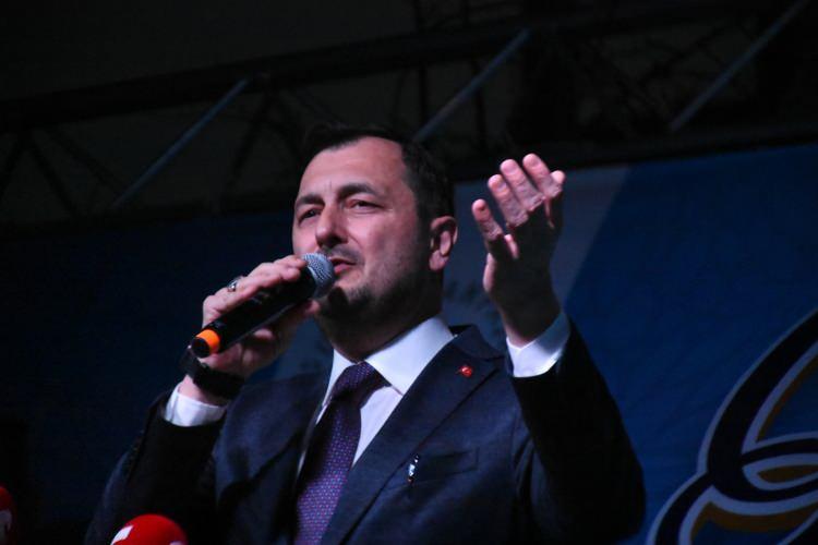 <p>Tasavvuf Musiki eserlerinin icrası ve ilahi dinletisi ile başlayan iftar programında bir araya gelen vatandaşlara hitaben bir konuşma gerçekleştiren Süleymanpaşa Belediye Başkanı Cüneyt Yüksel, Ramazan ayında Süleymanpaşalılar ile bir arada olmaktan mutluluk duyduğunu belirtti.</p>
