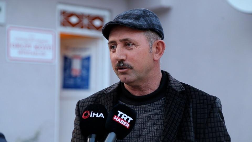 <p><strong>“Bu duruma çok üzüldük, burada bir gariplik hissettik”</strong><br />
<br />
Geçit köyü muhtarı Hayri Osmanoğlu da iftar programını uzun yıllardan beri düzenlediklerini fakat 2 yıldır Covid-19 salgını tedbirleri nedeniyle ara vermek zorunda kaldıklarını hatırlatarak, “Bu duruma çok üzüldük, burada bir gariplik hissettik, bir hüzün oluştu. </p>