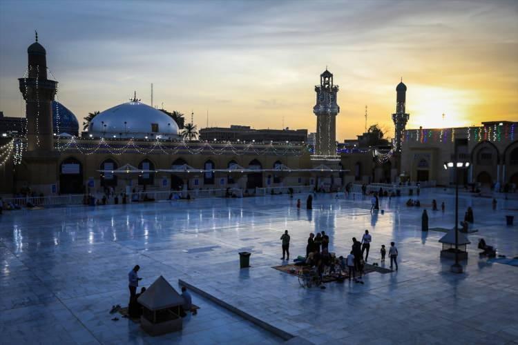 <p>Salih, burada ayrıca her gün dar gelirli 400 kişiye iftar ve sahur yemeği verildiğini aktardı.</p>

<p> </p>
