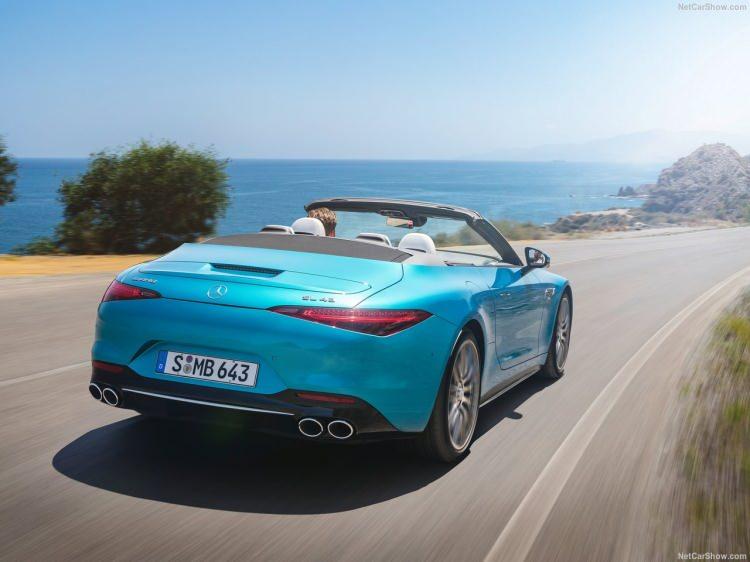 <p>Mercedes-AMG SL43 olarak adlandırılan modelin kalbinde çift turbo V8 değil de dört silindirli ünite bulunuyor.</p>