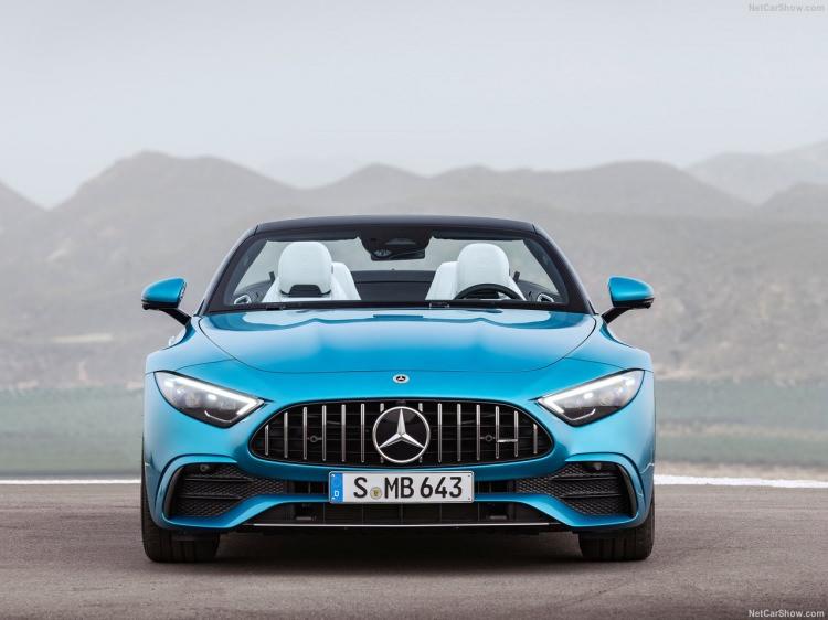 <p><span style="color:#FF8C00"><strong>BU ÖZELLİĞİ KULLANAN İLK MODEL OLDU</strong></span><br />
<br />
SL 43 AMG markanın elektrikli turbosunu kullanan ilk seri üretim modeli olacak.</p>